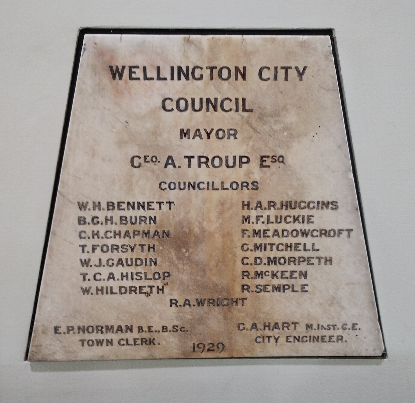 Commemorative plaque unveiled at opening of the Wellington Municipal Aerodrome