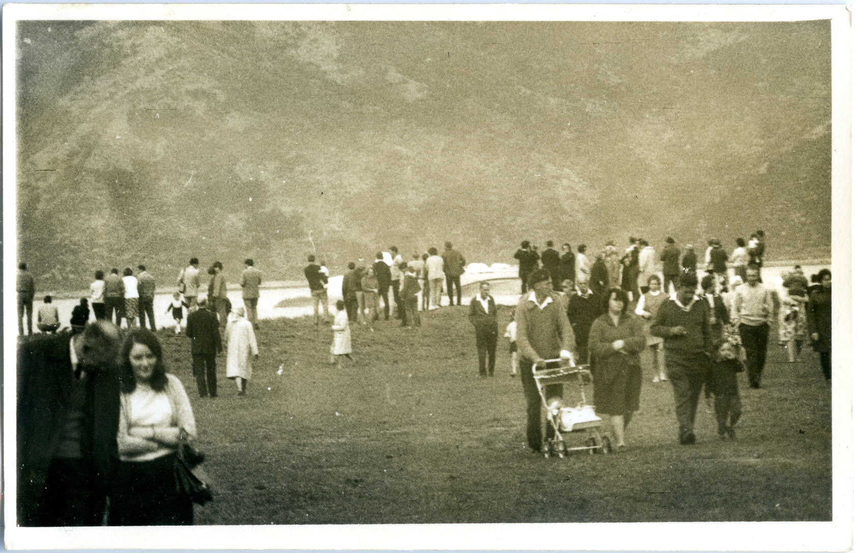 View of crowd at beach near foundered TEV Wahine