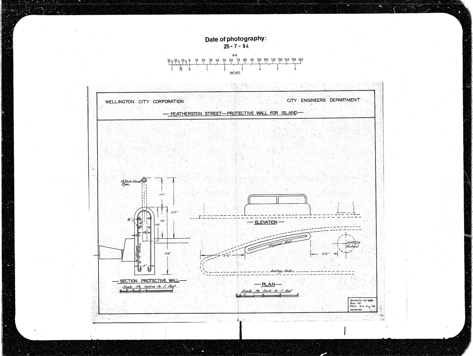 Featherston Street, Protective Wall Island