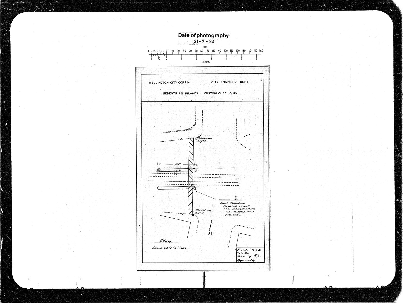 Pedestrian Islands, Customhouse Quay