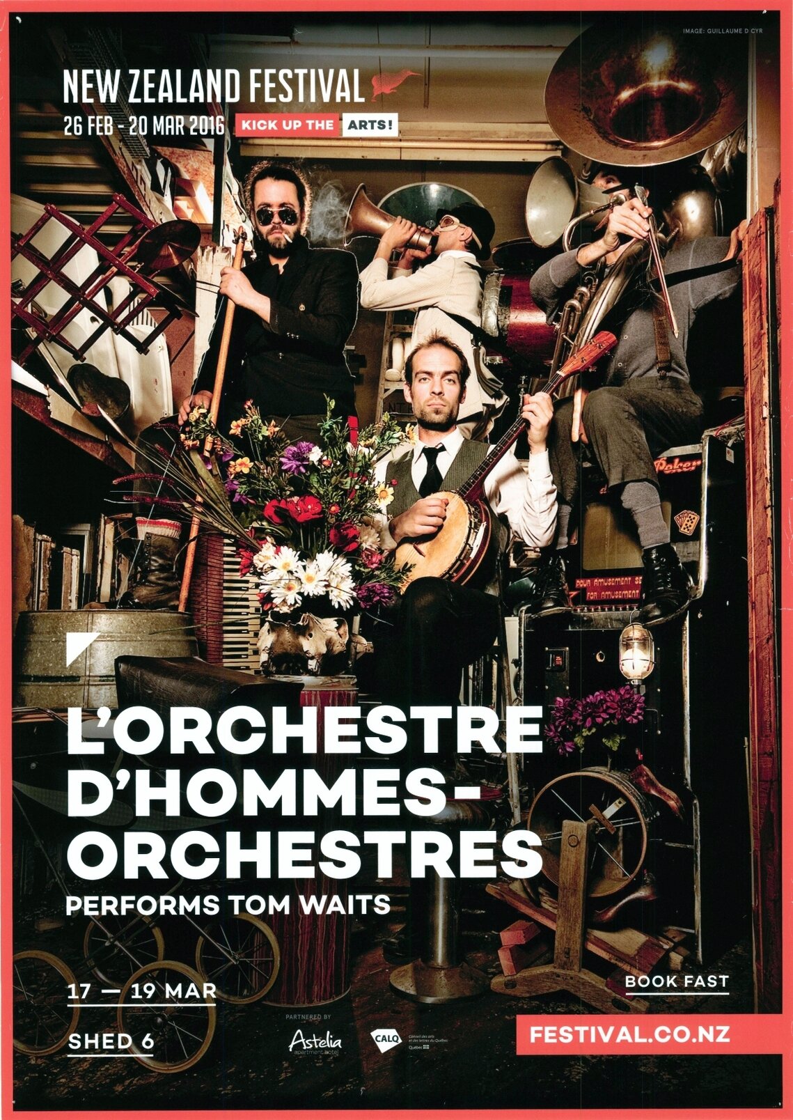 L'orchestre D'hommes-Orchestres Performs Tom Waits