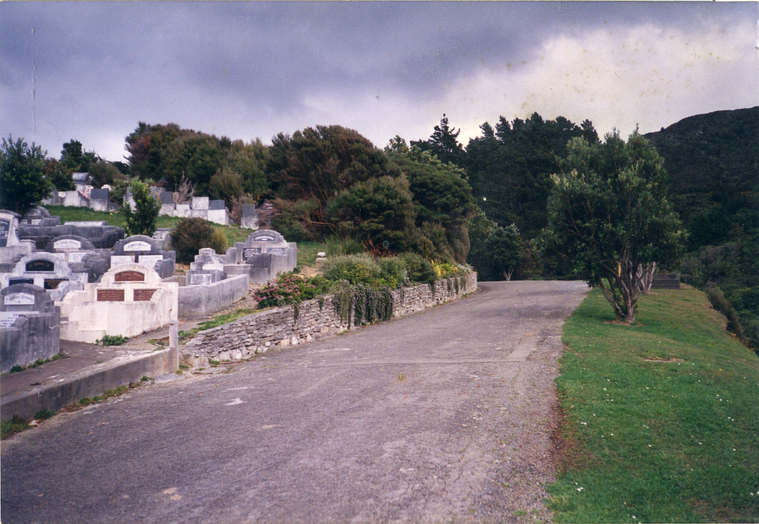 Karori Cemetery, On way to lawn