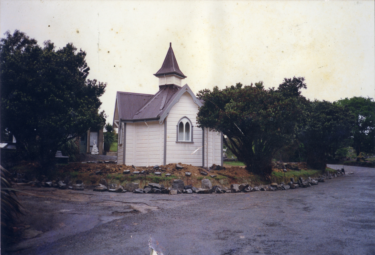 Karori Cemetery, Karori Cemetery 'shelter' before stone wall was built