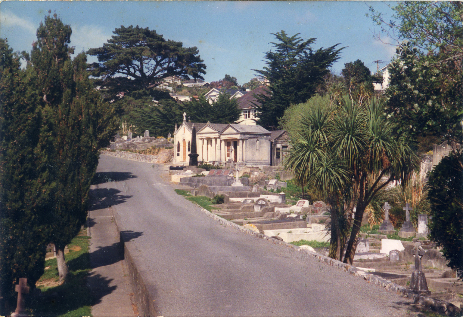 Karori Cemetery, Main drive towards three vaults