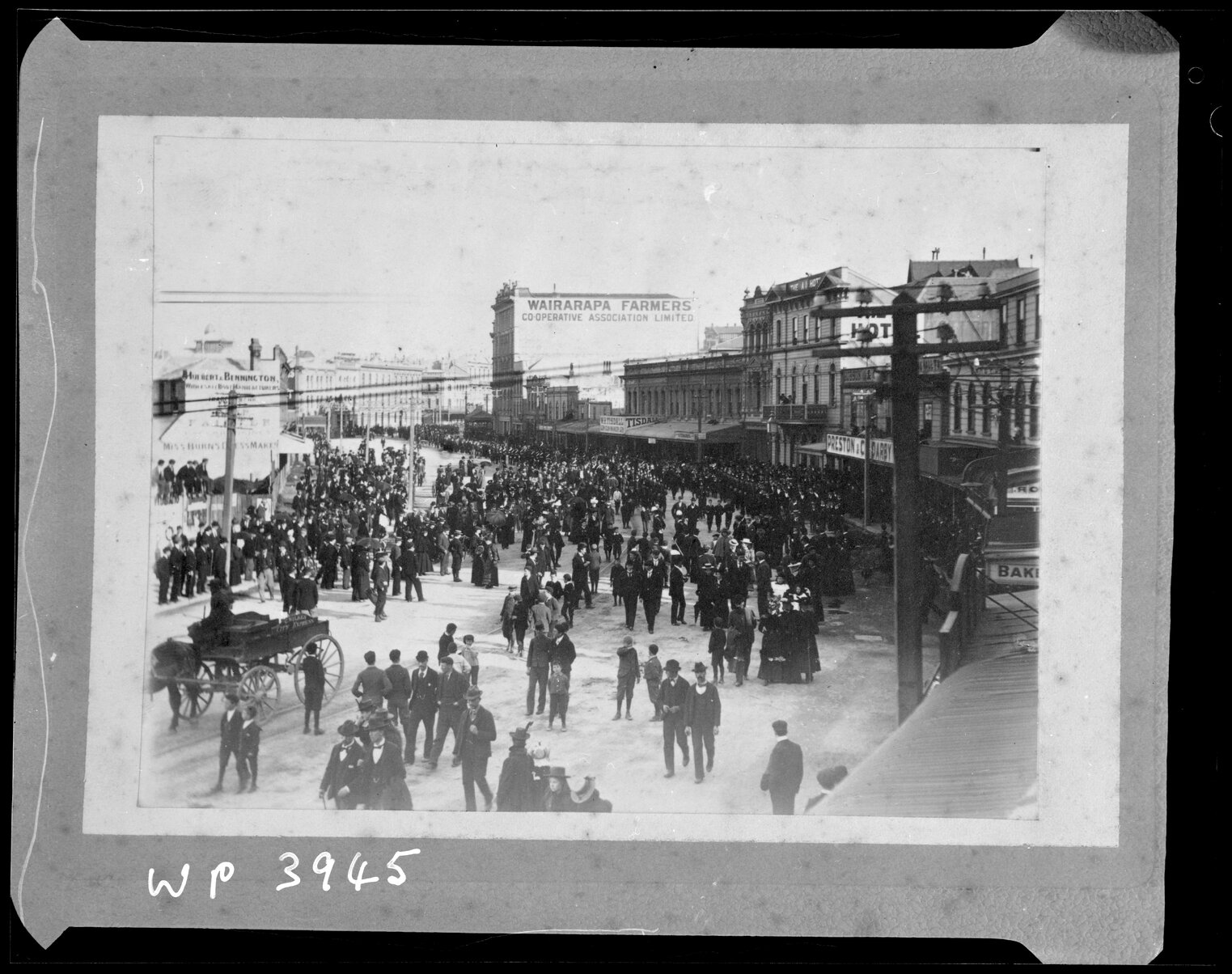 Crowd of people, north end of Lambton Quay
