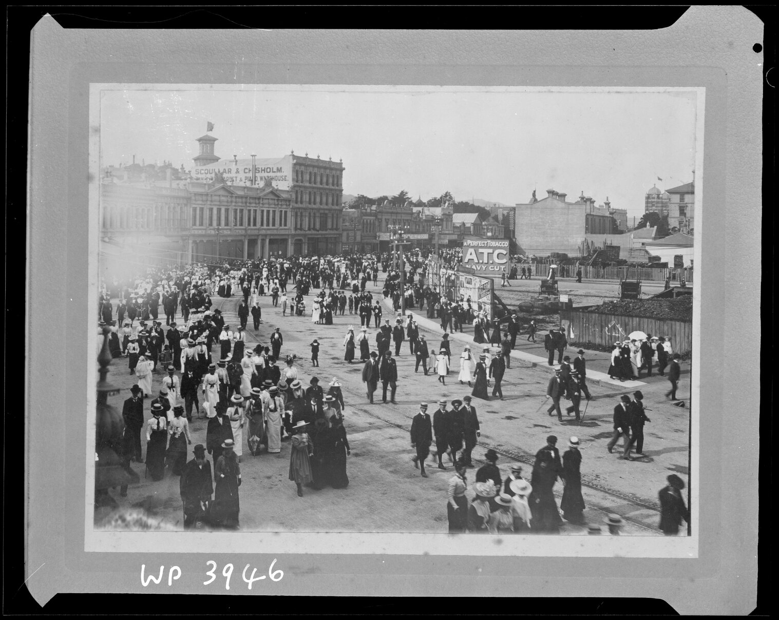 Crowd gathered at north end of Lambton Quay to watch Military Procession