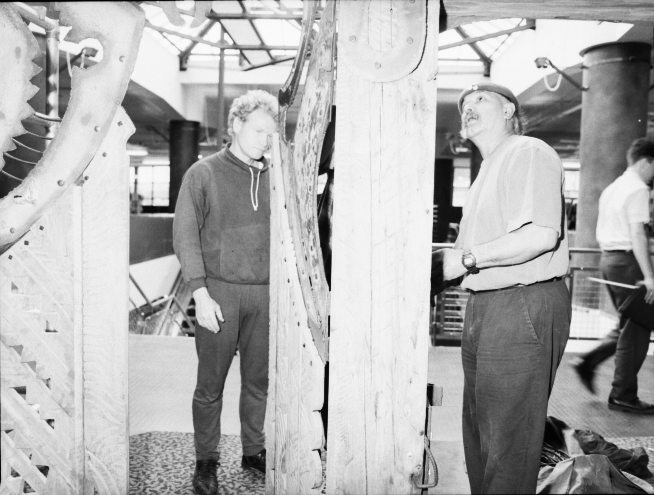 E, Installing artwork, artist