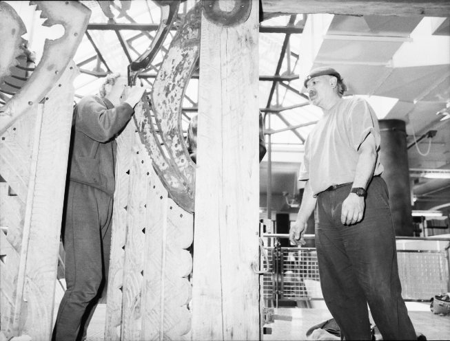 E, Installing artwork, artist