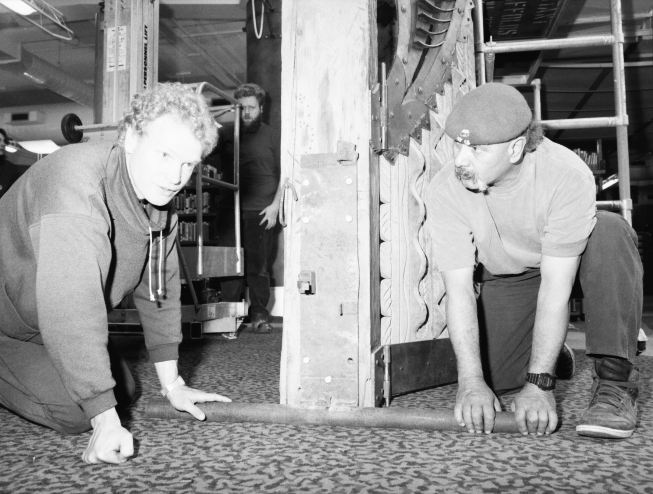 E, Installing artwork, artist