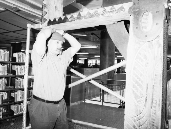 E, Installing artwork, artist