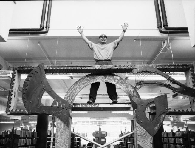 E, Installing artwork, artist