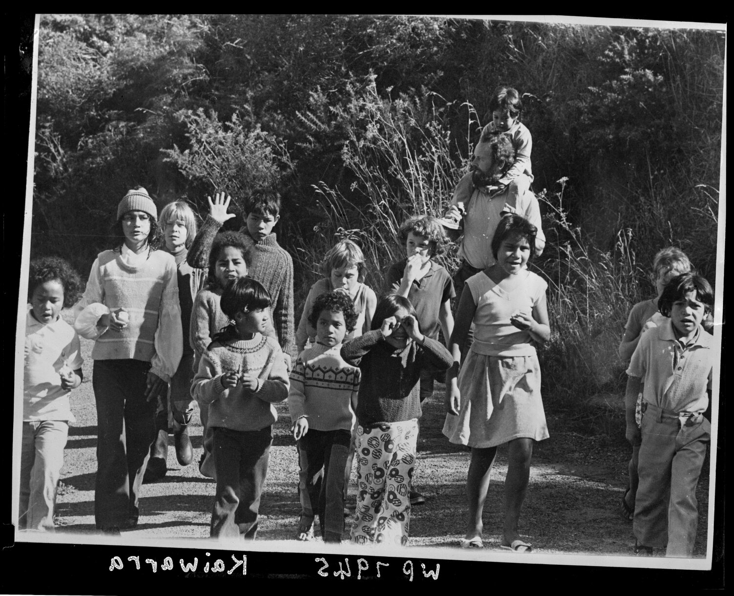 Kaiwharawhara School children out for walk