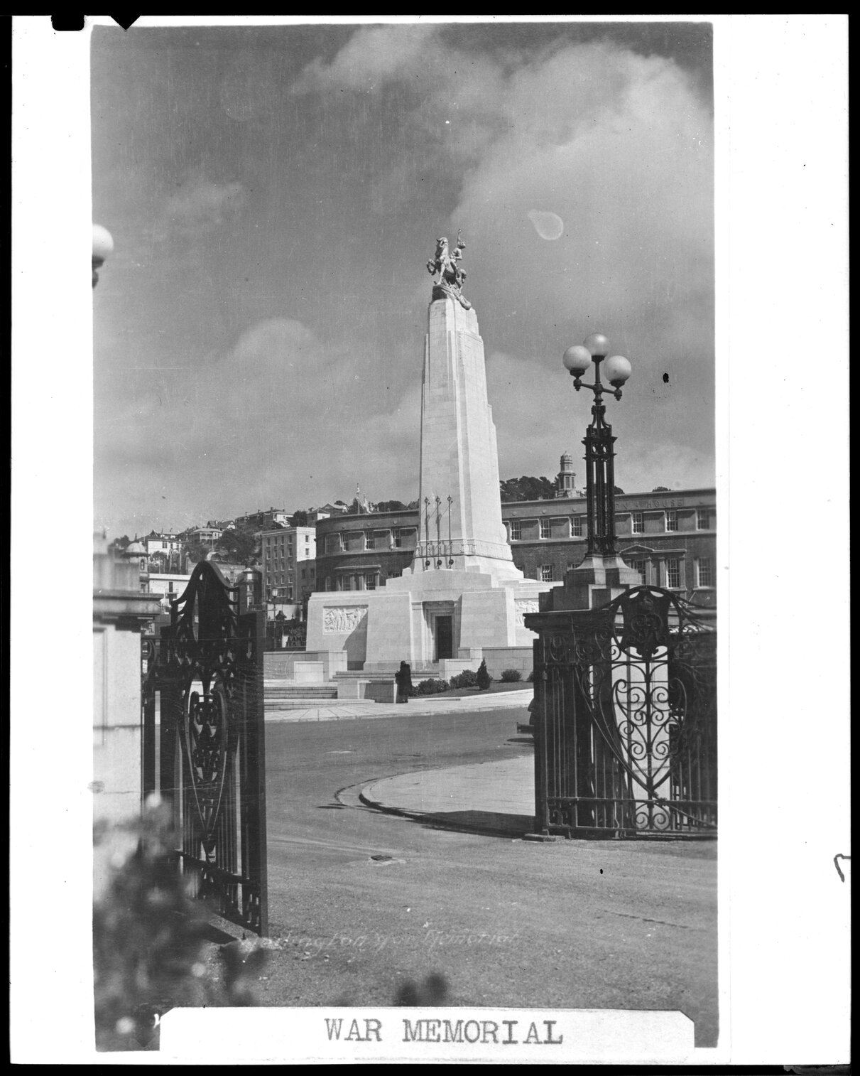 The Cenotaph War Memorial, from the gates of Parliament