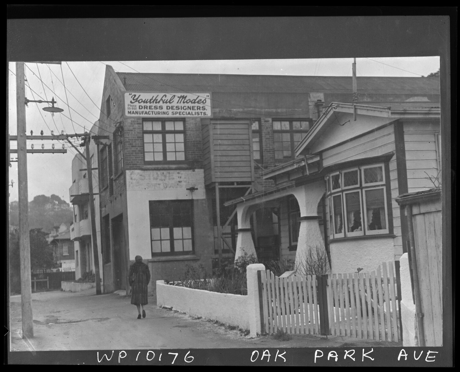 Youthful Modes Dress Designers, Oak Park Avenue, Lambton