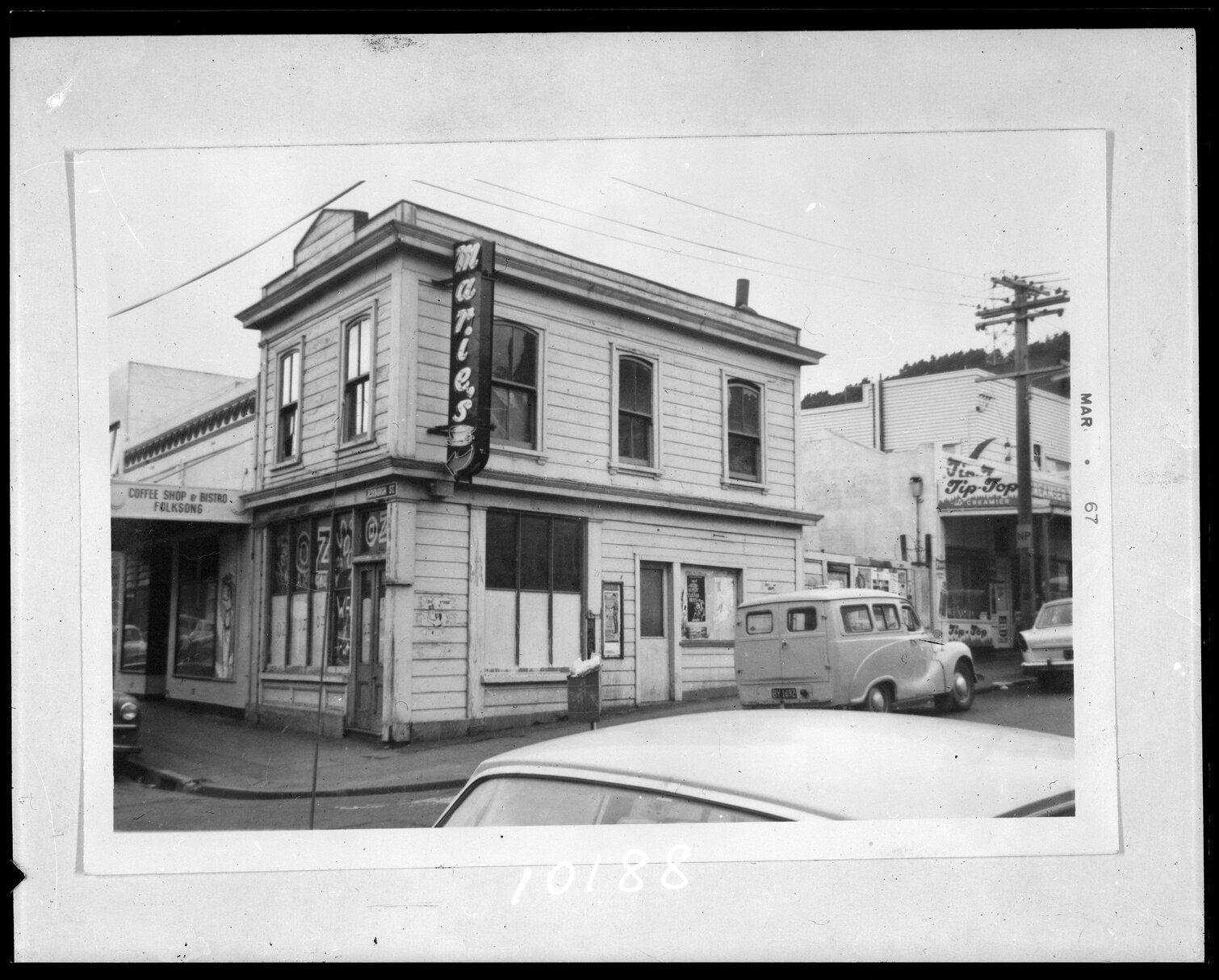 Monde Marie, on the corner of Roxburgh Street and Majoribanks Street
