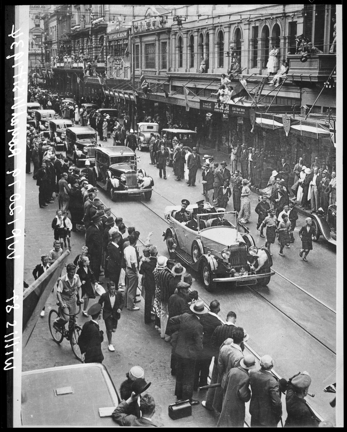 Visit of Duke of Gloucester, crowds at street parade, Willis Street
