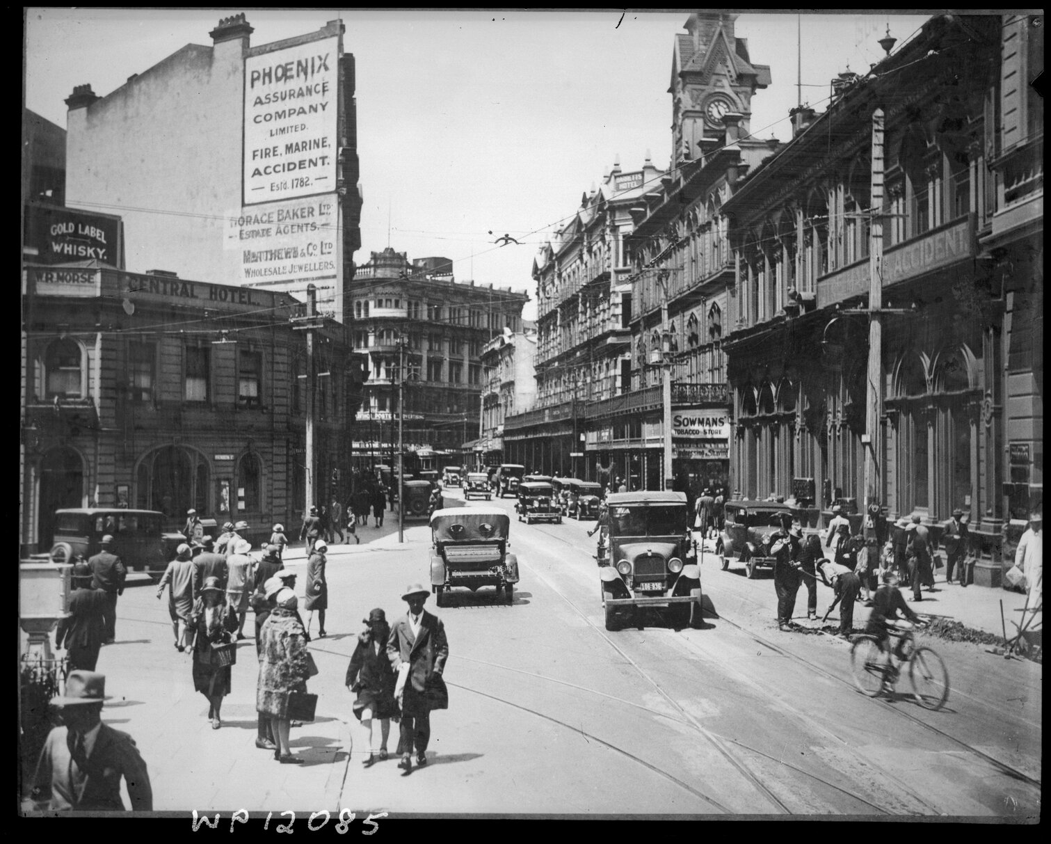 Lambton Quay, looking towards Willis Street from Featherston Street corner