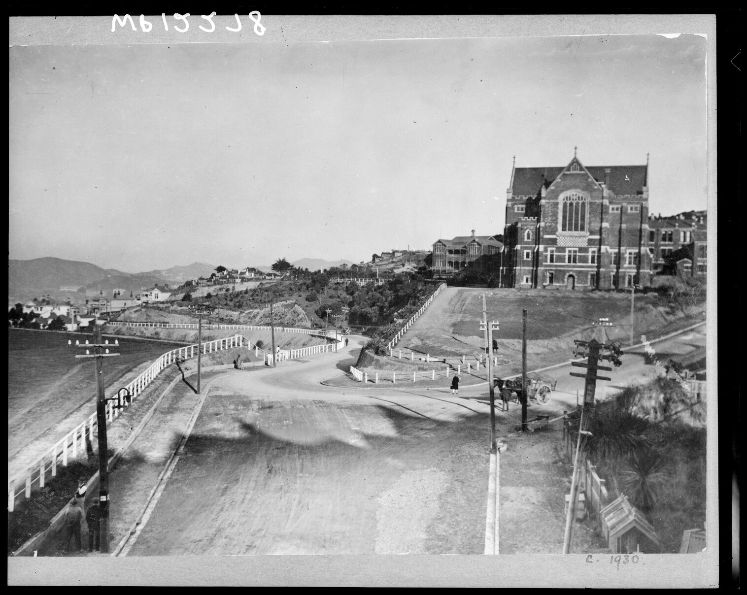 Intersection of Kelburn Parade and Salamanca Road, Hunter Building in the background