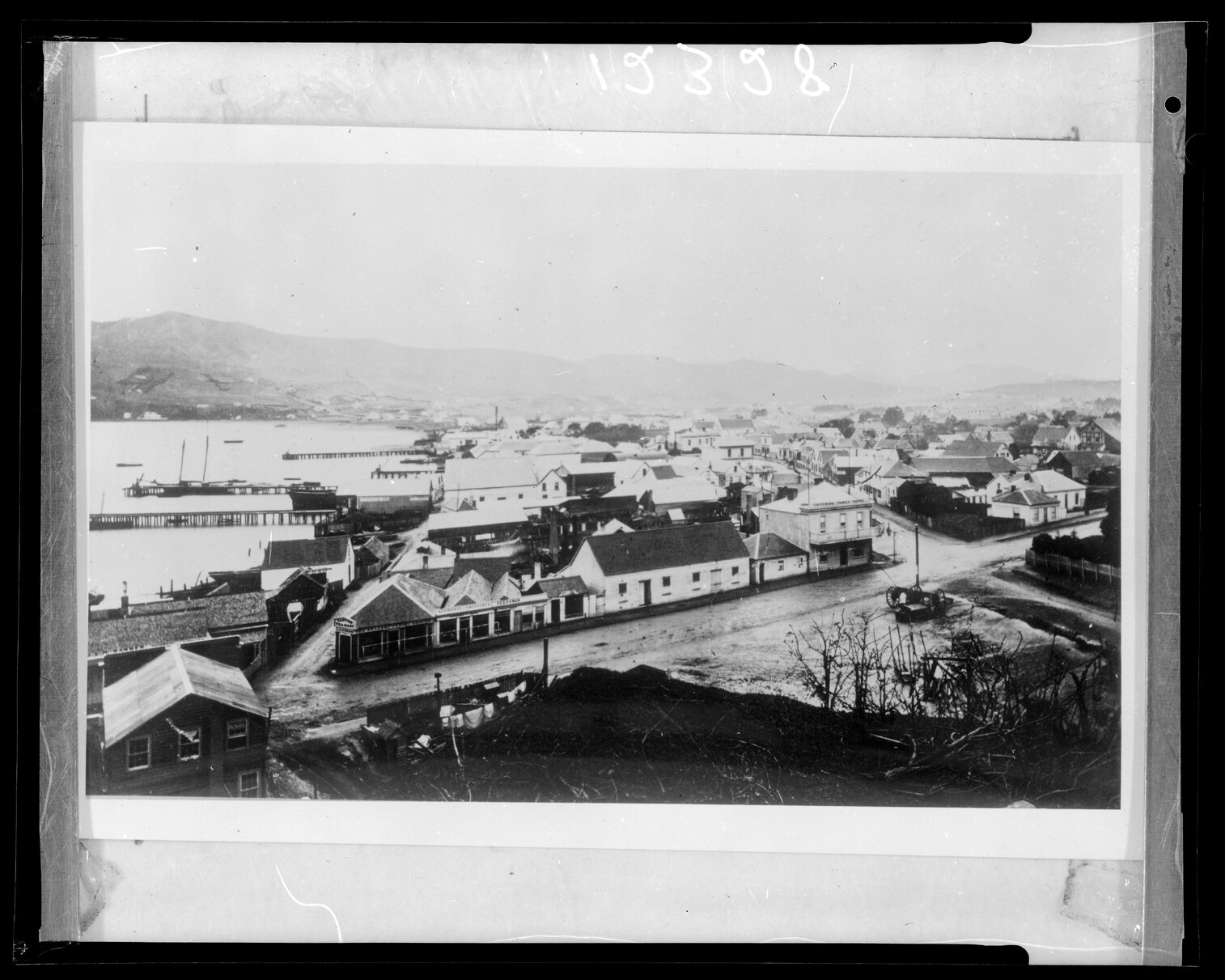 Criterion Family Hotel, corner of Willis Street and Old Customhouse Quay