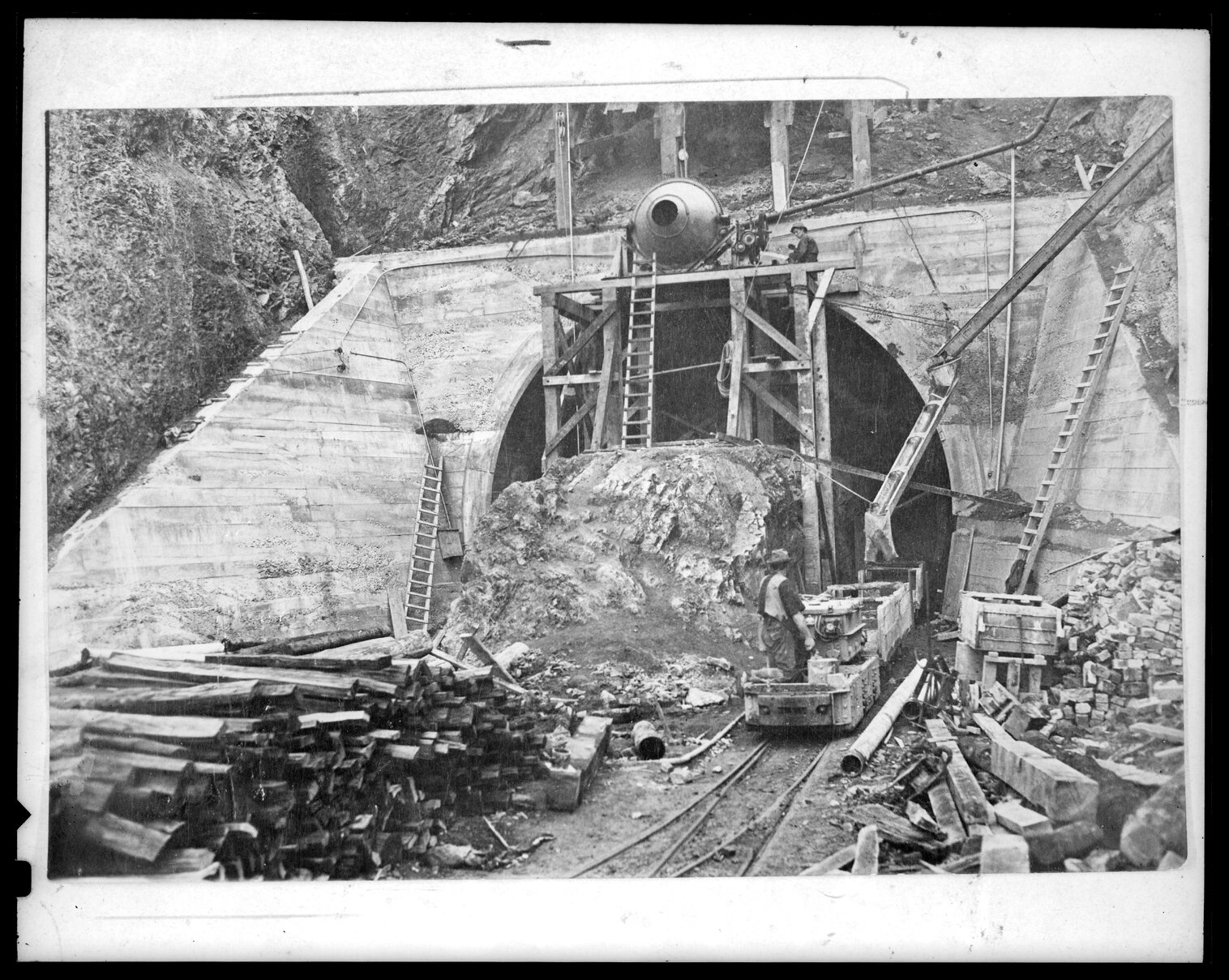 Construction of Mount Victoria tunnel portal