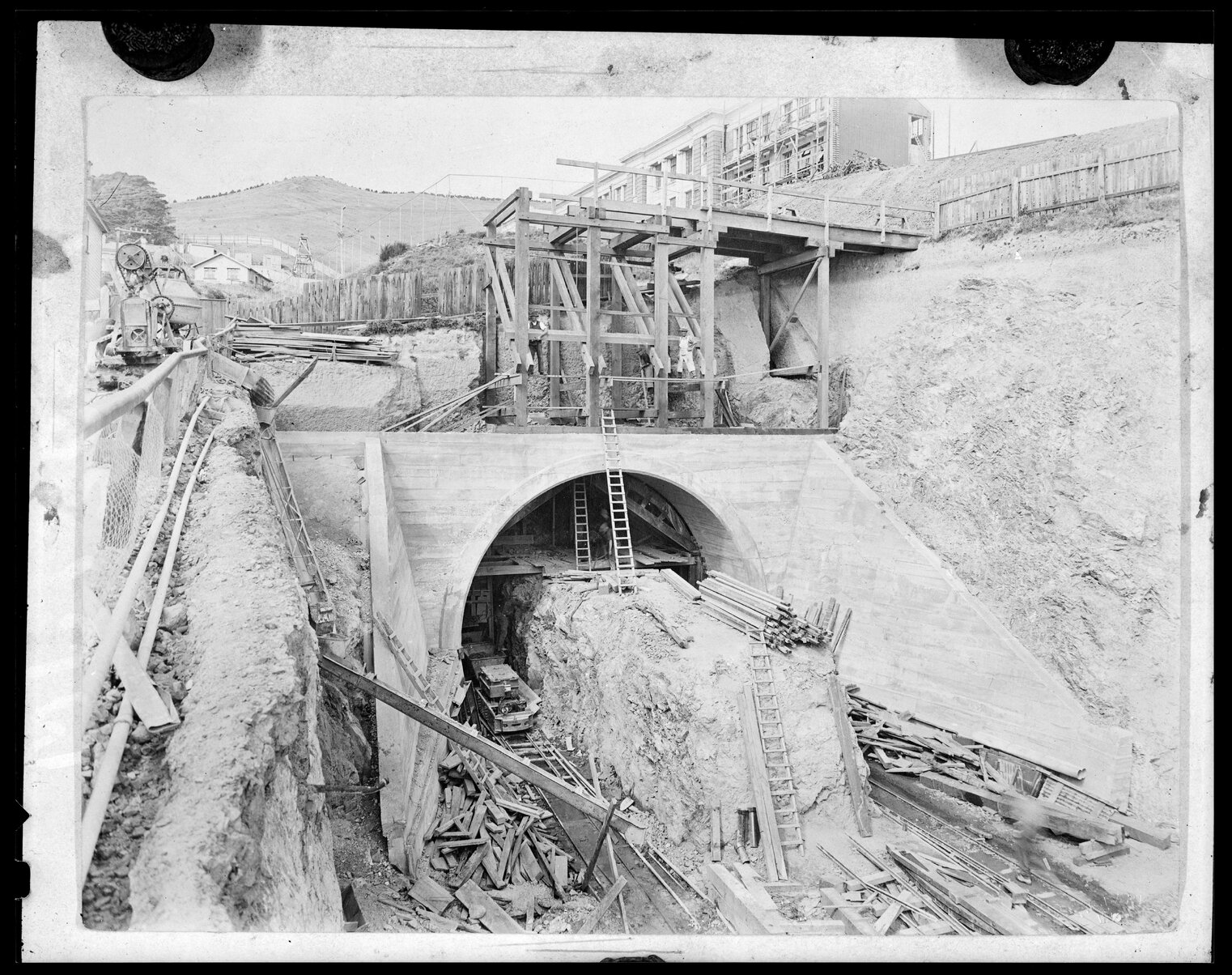 Construction of Mount Victoria Tunnel
