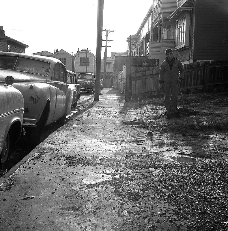 b. Footpath, No 33 Home St