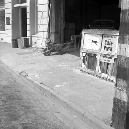 a. Farish St, Footpath