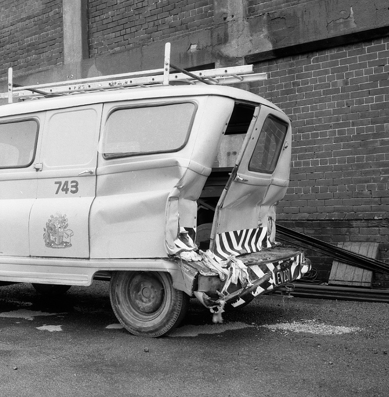 b. Van no 652, smashed