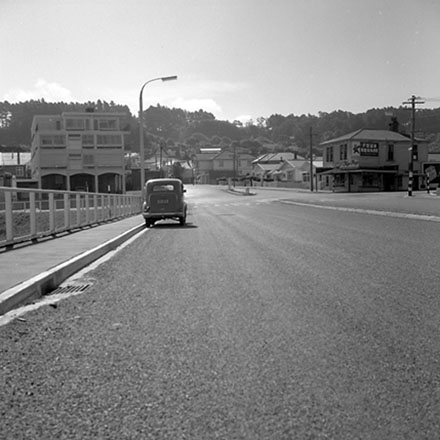 a. Intersection of Wellington Road and Kilbirnie Crescent, looking west