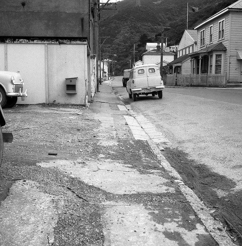 b. Footpath, no. 5 Ngaio Gorge Road, Kaiwharawhara