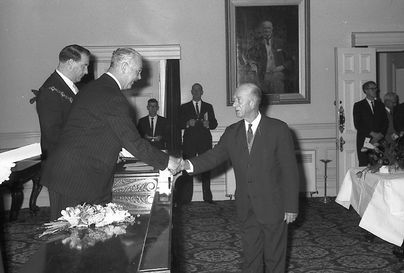 ab. Presentation of Medals to Councillors, His Excellency Sir Bernard Fergusson. Council Chambers