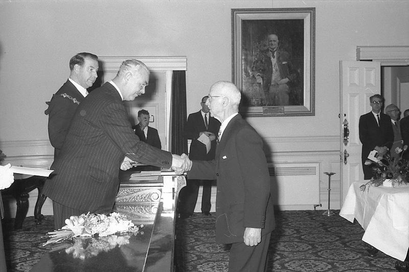 ag. Presentation of Medals to Councillors, His Excellency Sir Bernard Fergusson. Council Chambers