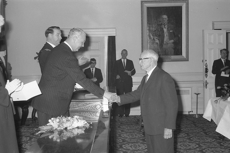 ah. Presentation of Medals to Councillors, His Excellency Sir Bernard Fergusson. Council Chambers
