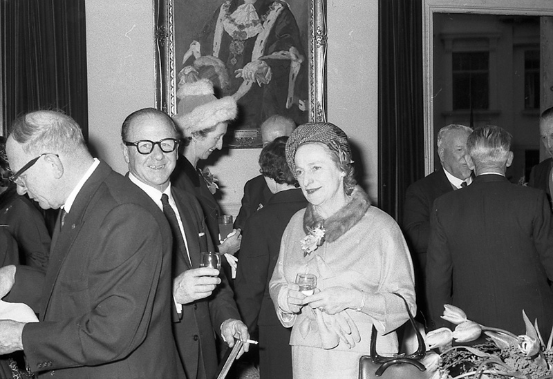 au. Presentation of Medals to Councillors, His Excellency Sir Bernard Fergusson. Council Chambers