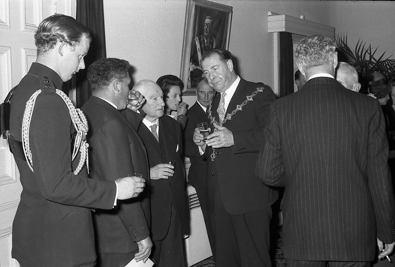 ax. Presentation of Medals to Councillors, His Excellency Sir Bernard Fergusson. Council Chambers