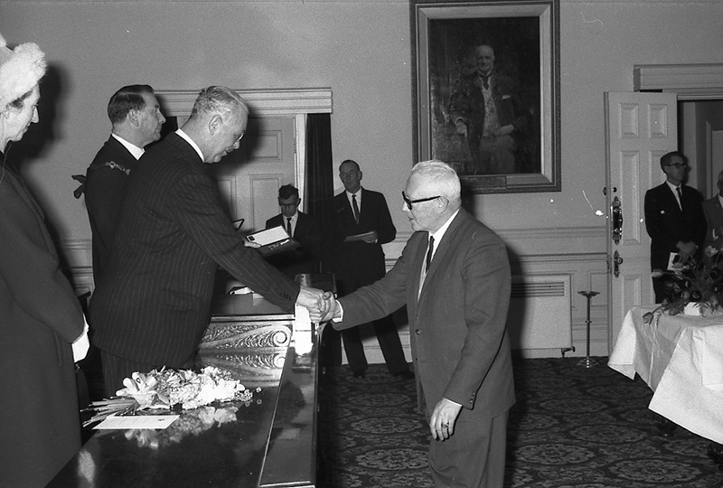 az. Presentation of Medals to Councillors, His Excellency Sir Bernard Fergusson. Council Chambers