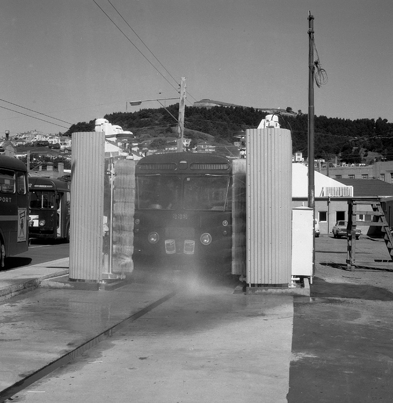 h. Bus washing machine