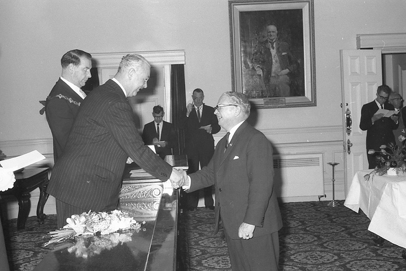 c. Presentation of Medals to Councillors, His Excellency Sir Bernard Fergusson. Council Chambers