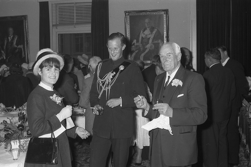 g. Presentation of Medals to Councillors, His Excellency Sir Bernard Fergusson. Council Chambers