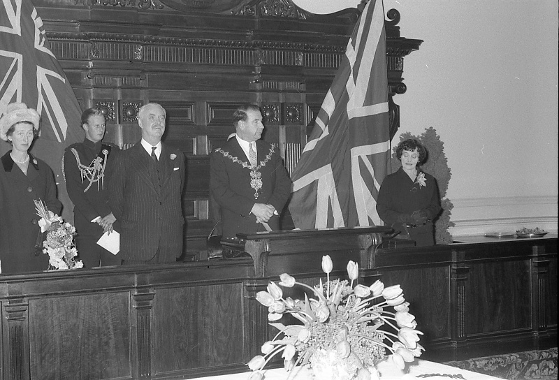 k. Presentation of Medals to Councillors, His Excellency Sir Bernard Fergusson. Council Chambers