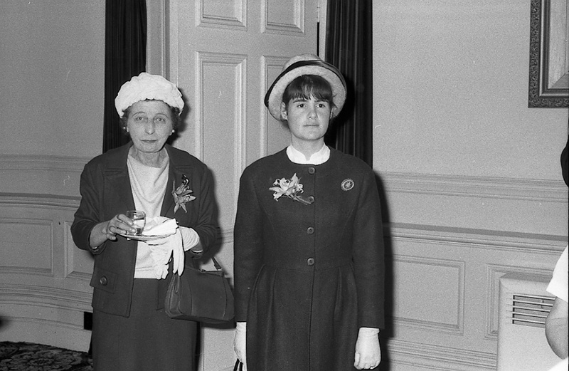 n. Presentation of Medals to Councillors, His Excellency Sir Bernard Fergusson. Council Chambers