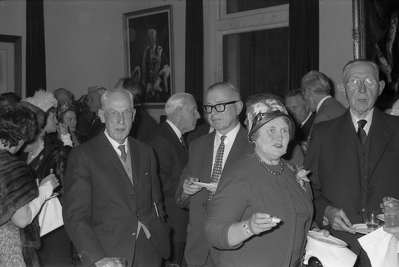 q. Presentation of Medals to Councillors, His Excellency Sir Bernard Fergusson. Council Chambers