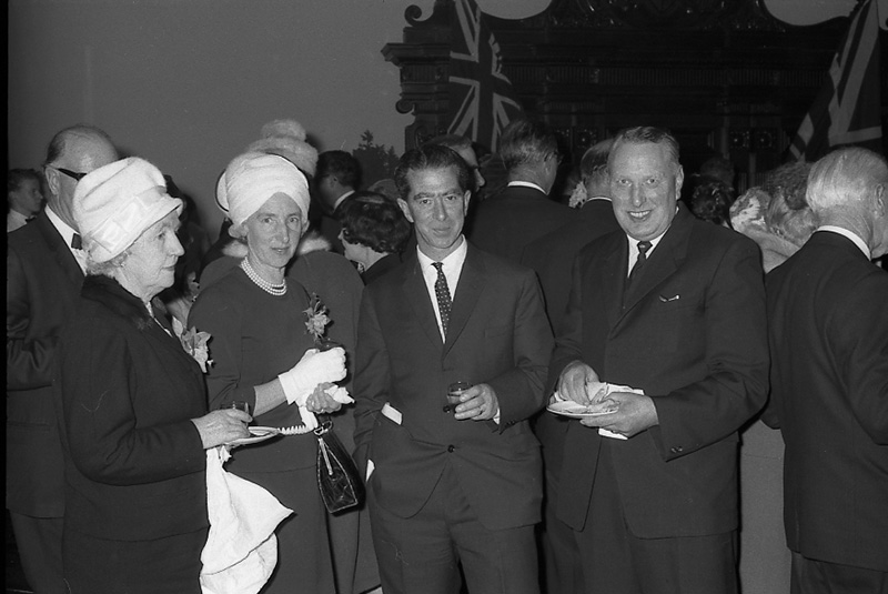 x. Presentation of Medals to Councillors, His Excellency Sir Bernard Fergusson. Council Chambers