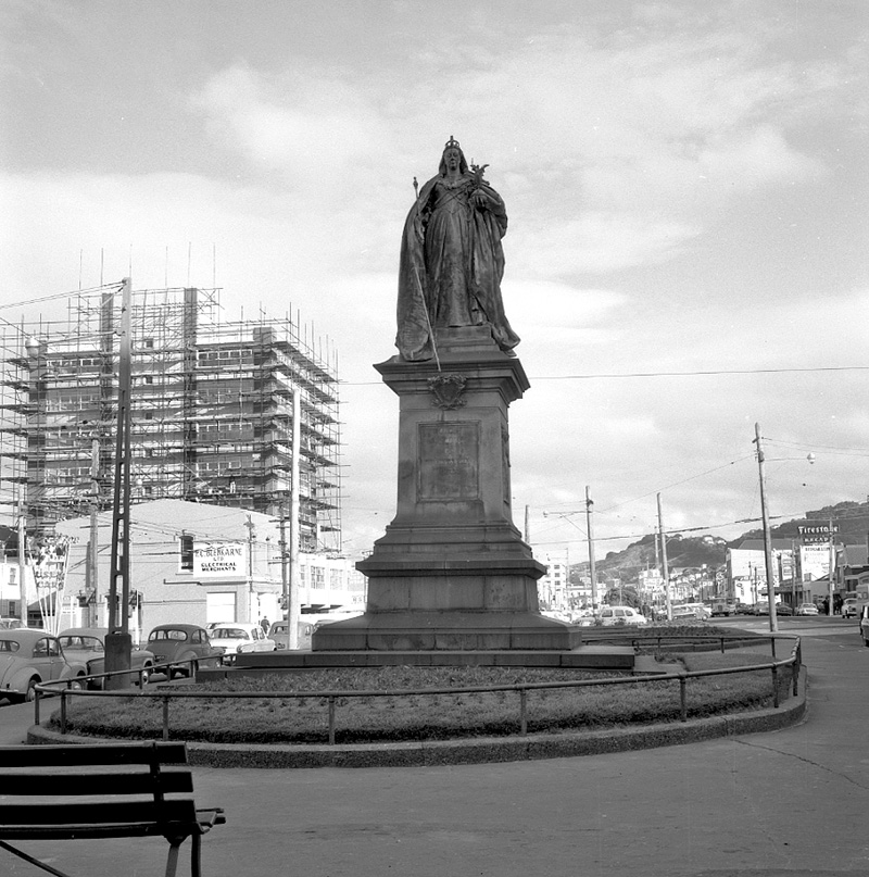 b. Queen Victoria Statue, Kent Terrace
