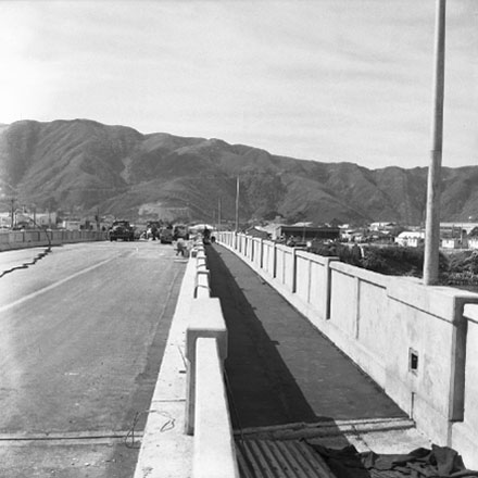 b. Pedestrian walkway