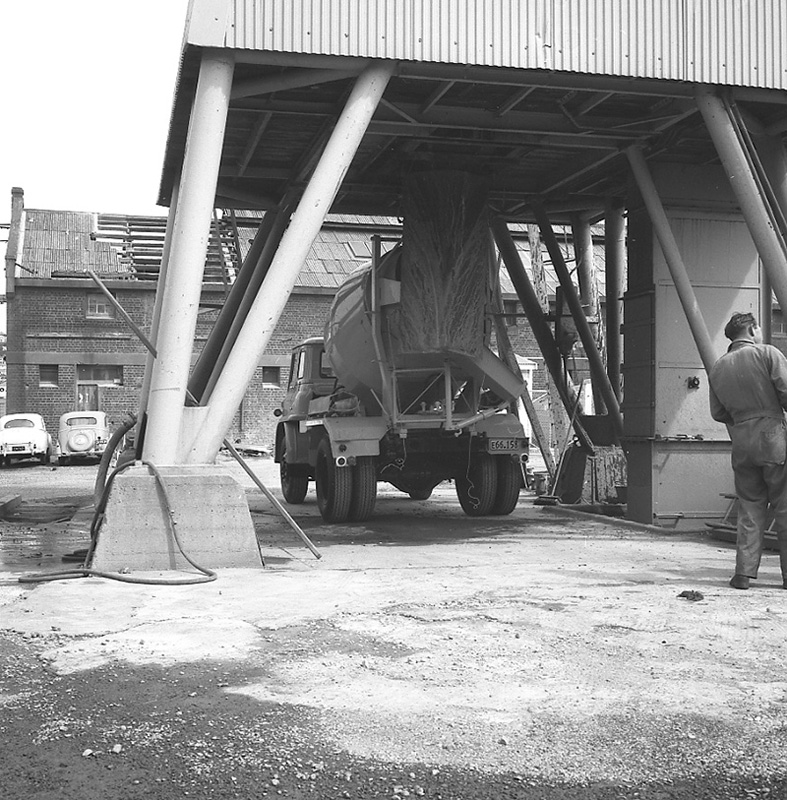 g. Agitator truck at Corp yard &amp; Tully St job