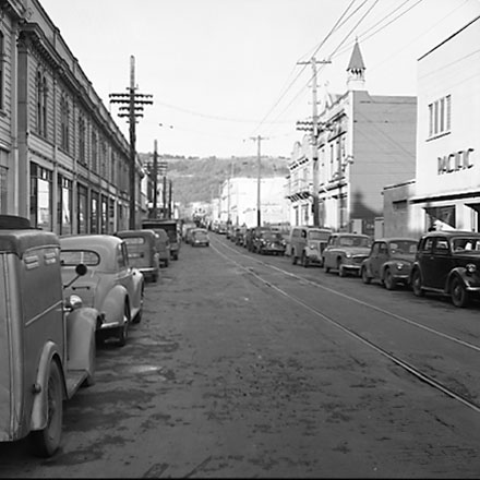 a. From the corner of Leeds Street, Ghuznee Street is being resurfaced. Buildings, motor vehicles, workmen