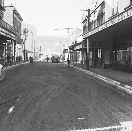 b. From the corner of Leeds Street, Ghuznee Street is being resurfaced. Buildings, motor vehicles, workmen