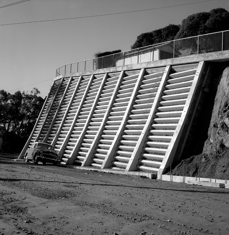 a. Mairangi Road, retaining wall