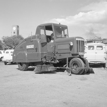 a. No 536 Austin Western